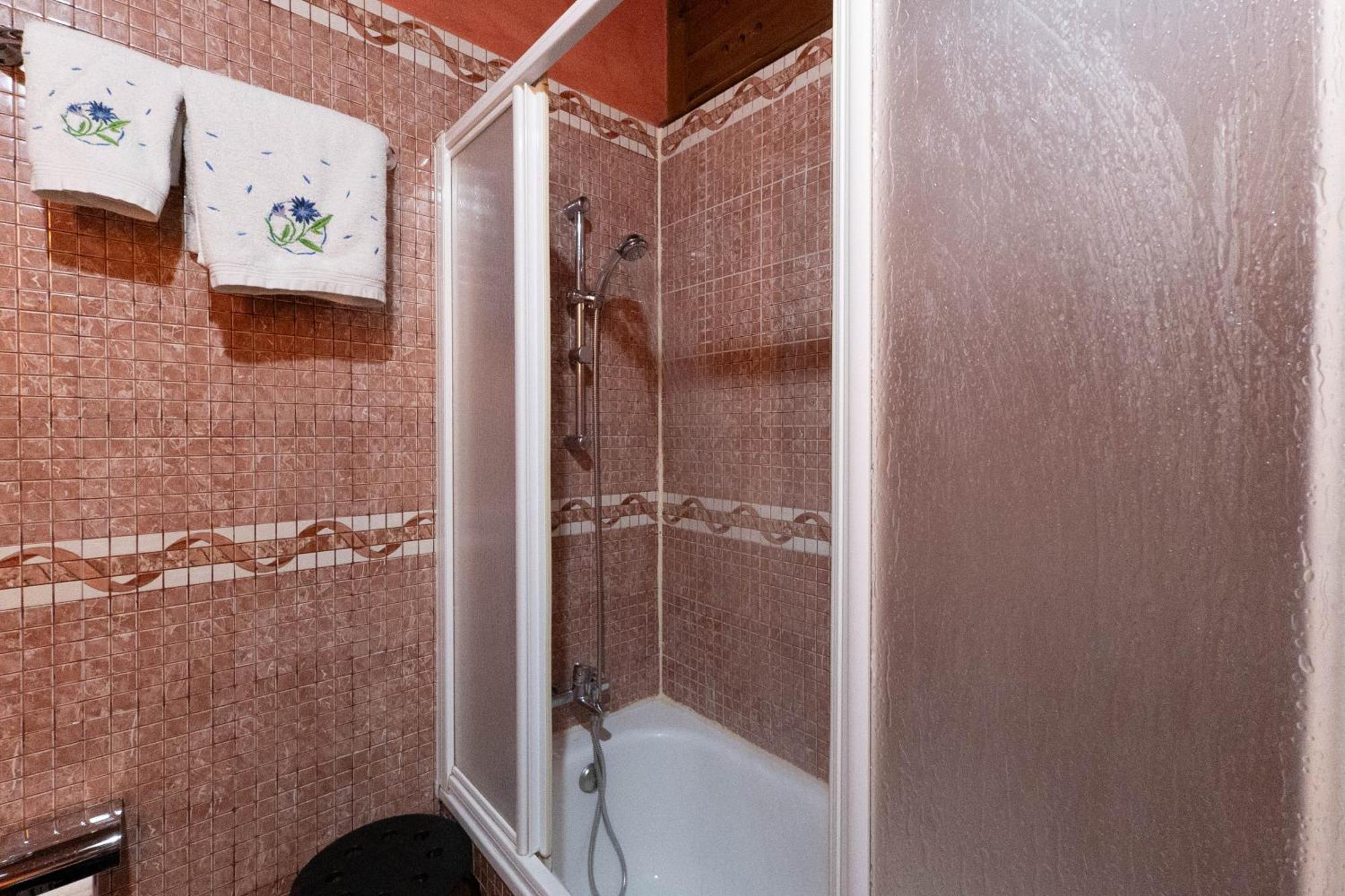 Apartamentos Rurales San Feliz 波拉·德莱纳 外观 照片