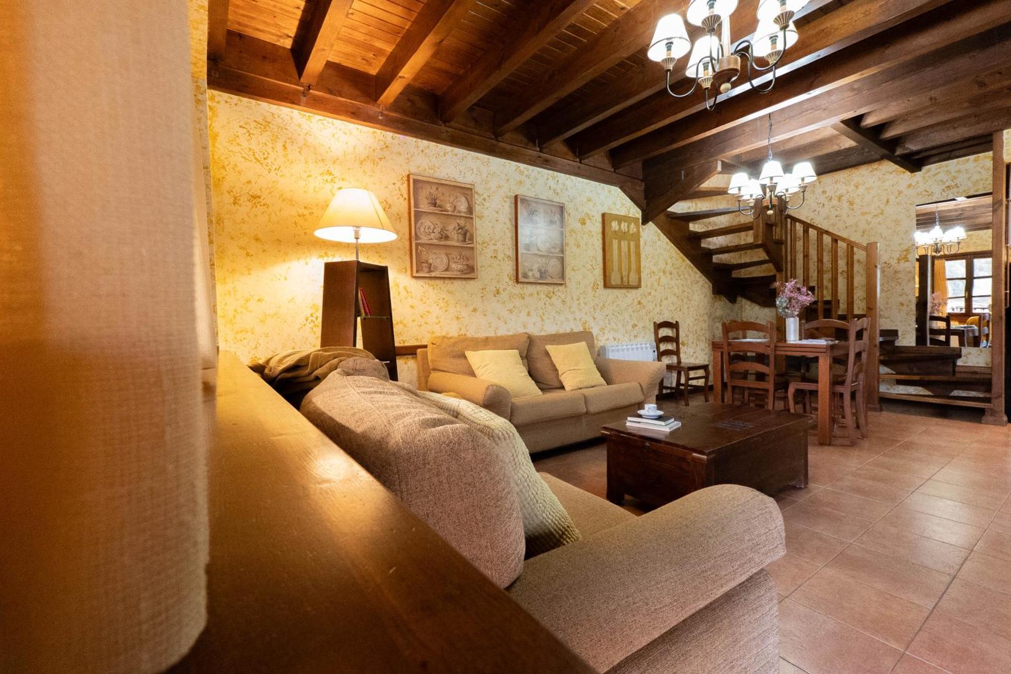 Apartamentos Rurales San Feliz 波拉·德莱纳 外观 照片