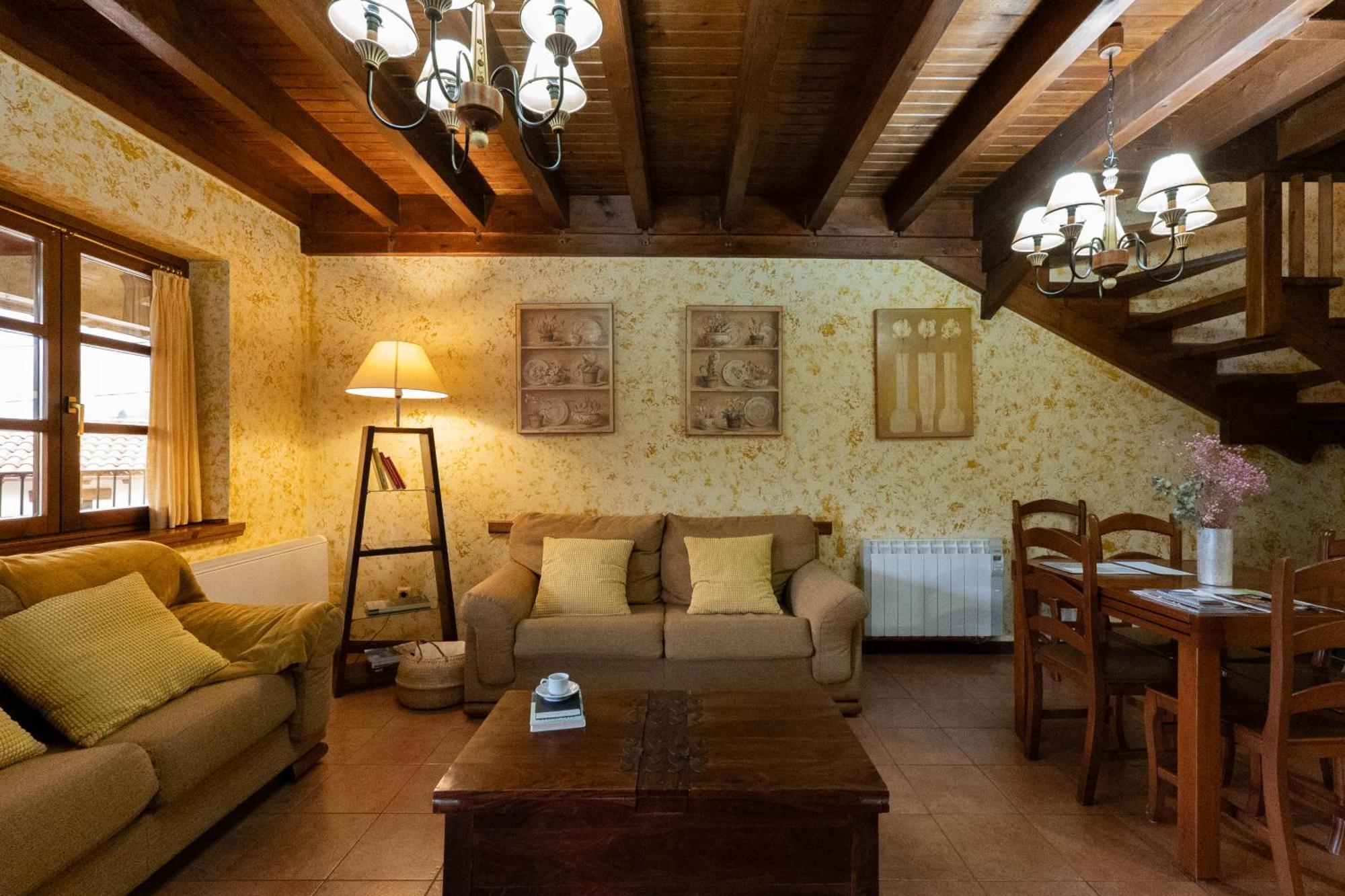 Apartamentos Rurales San Feliz 波拉·德莱纳 外观 照片