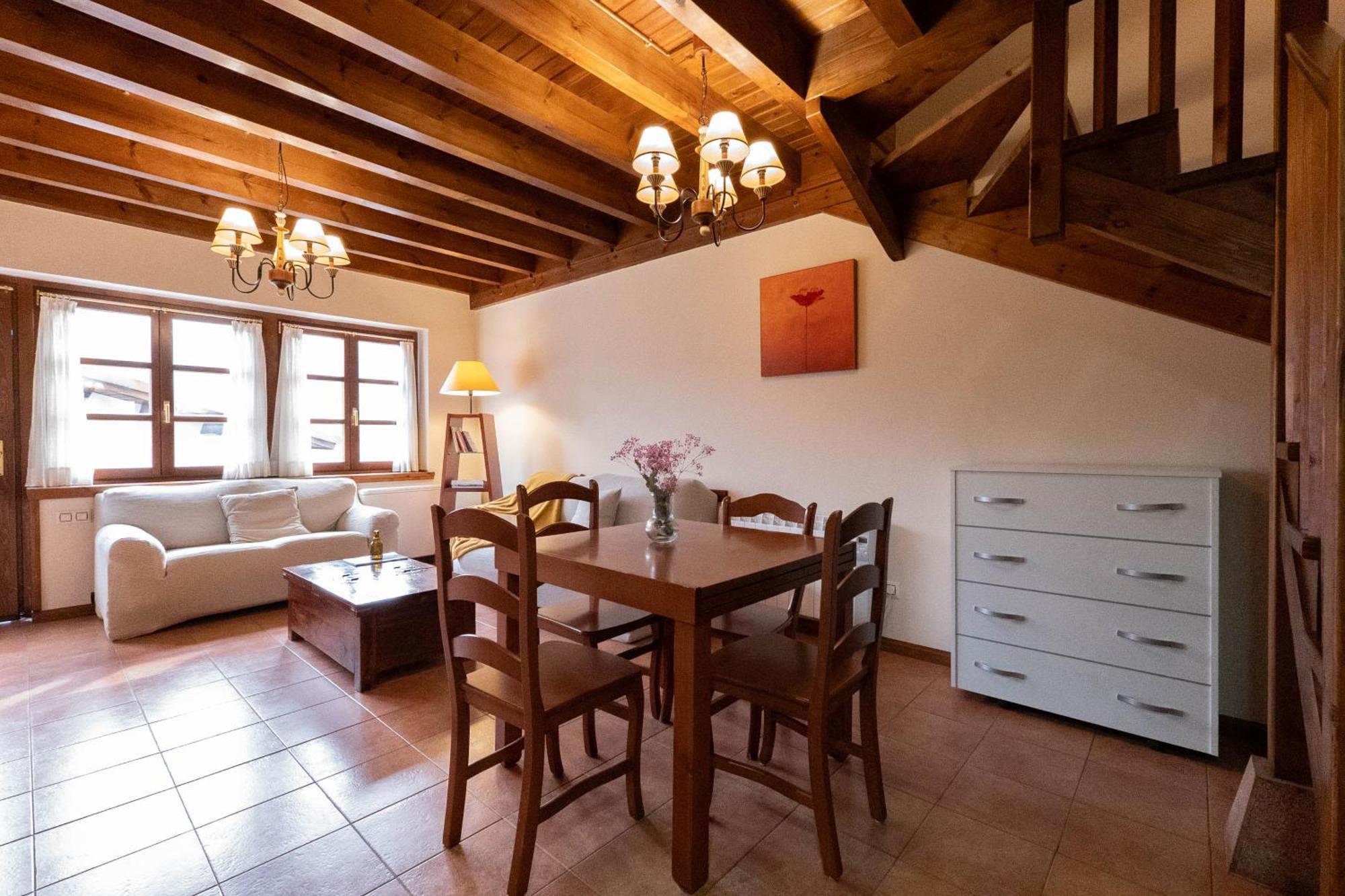 Apartamentos Rurales San Feliz 波拉·德莱纳 外观 照片